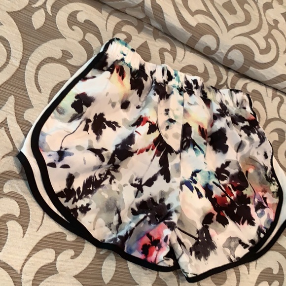 Nike floral Dri-fit shorts - Picture 12 of 14